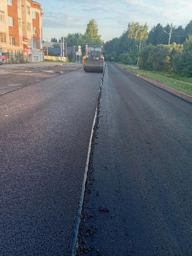 На Боровицкой укладывают новый асфальт