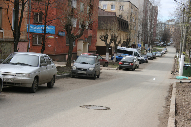 «На каждой улице мы выявляем дефекты». В Кирове проверяют дороги, отремонтированные в 2017 году