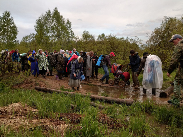 Спасатели экстренно эвакуировали 25 участников Великорецкого крестного хода