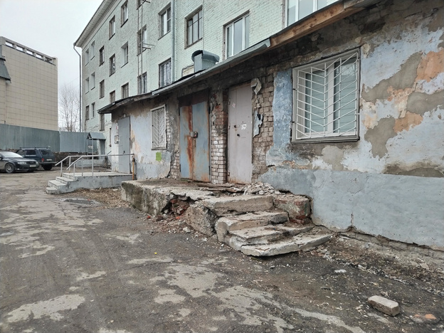 «Это похоже на рейдерский захват». Как жилой дом в Кирове стал заложником действий управляющей компании
