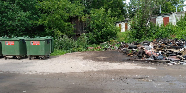 В Кирове к контейнерам «подкинули» сто кубометров строительного мусора