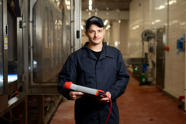 «Нашу работу не видно, но она существенная»: как техническая служба заставляет биться сердце Кировского мясокомбината