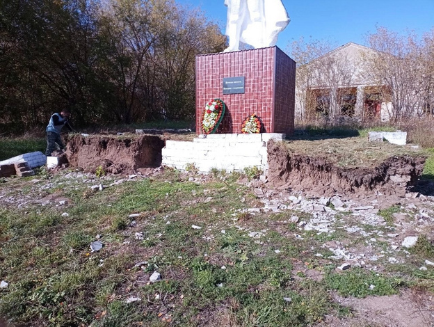 В селе Вотское отремонтировали памятник погибшим воинам