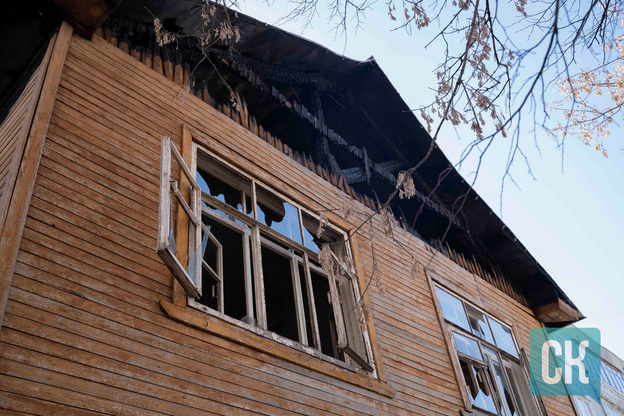 Фоторепортаж с места пожара на Володарского, 72а: что это был за дом и что от него осталось