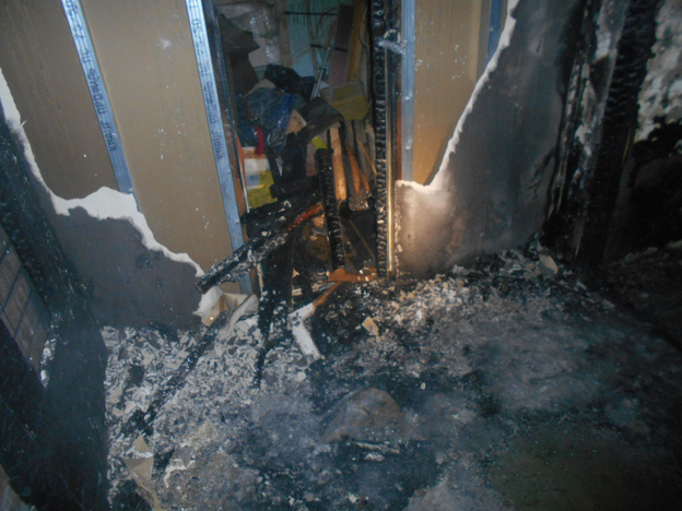 Женщину с ребёнком госпитализировали: на улице Воровского загорелся жилой дом