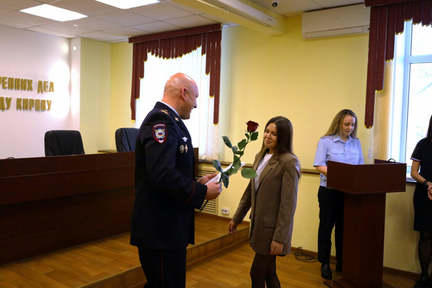 В Кирове наградили банкиров и школьников, спасших людей от мошенников