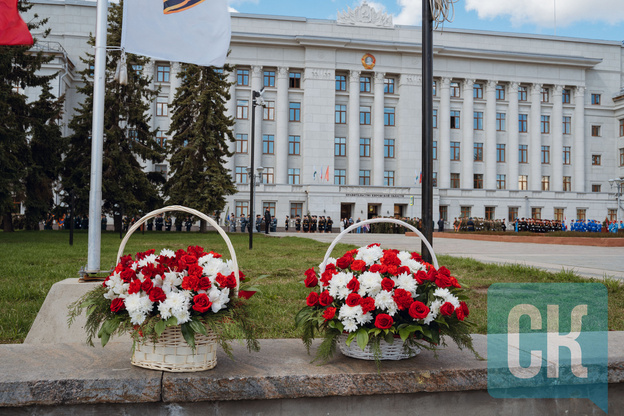 Торжественный парад на Театральной площади 9 мая. Фоторепортаж