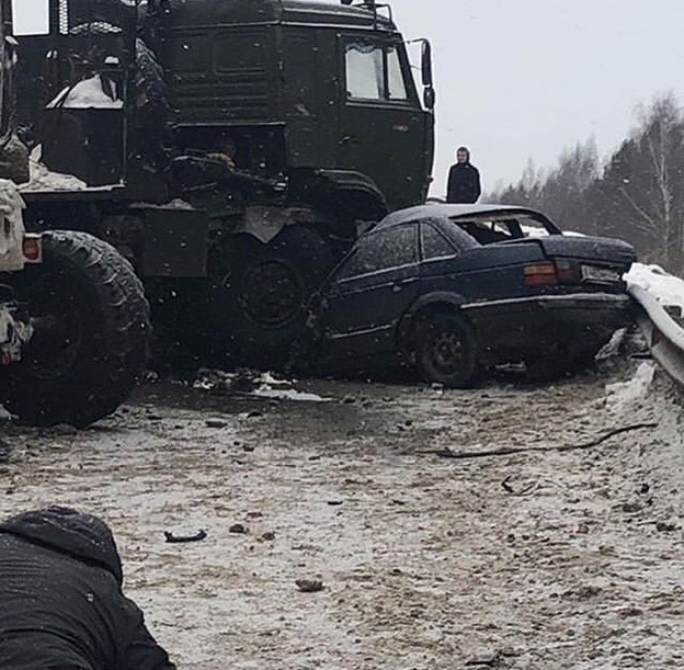 Смертельная авария на Победиловском тракте: лоб в лоб столкнулись «КамАЗ» и легковая машина