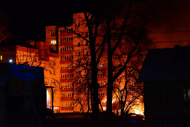 В одном из дворов Кирова снова горели хозпостройки. В этот раз там погиб человек