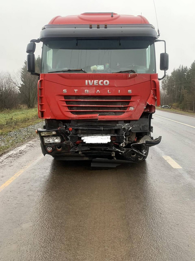В Котельничском районе в аварии погибла водитель после столкновения с грузовиком