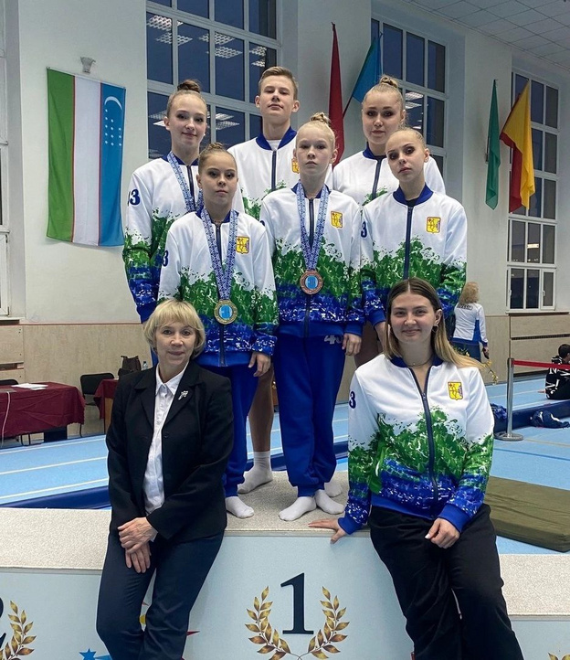 Кировская сборная по акробатике завоевала семь медалей на соревнованиях в Минске
