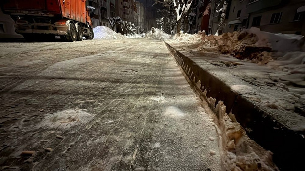 В Кирове эвакуируют машины, мешающие уборке снега