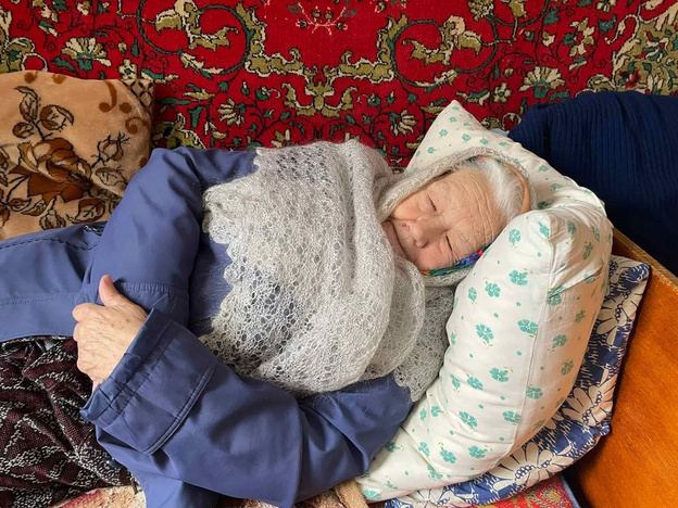 84-летняя женщина несколько лет добивается тепла от управляющих компаний