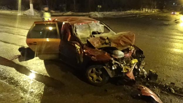 На Московской при столкновении «Лады» с грузовиком погиб 21-летний водитель