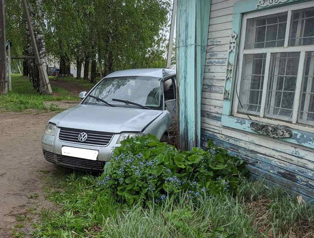 В Верхошижемском районе пьяный водитель иномарки врезался в здание магазина