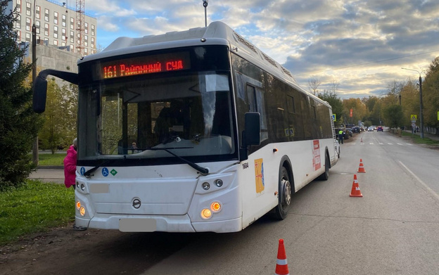 В Кирове велосипедист спровоцировал падение пенсионерки в автобусе