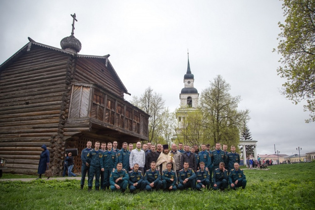 Кировские спасатели сходили в крестный ход в защиту Слободского от пожаров