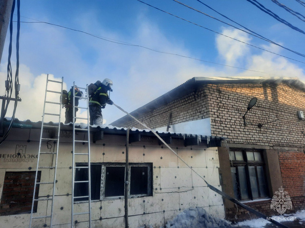 В Кировской области загорелся цех по изготовлению посуды