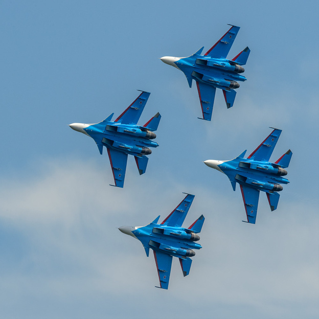 «Русские витязи» в небе над Кировом. Самые зрелищные фото