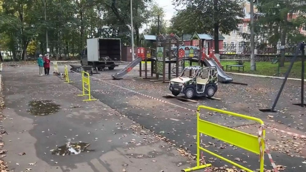 В парке «Аполло» устанавливают новый детский игровой комплекс