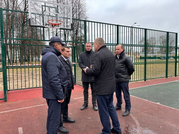 В Коминтерновском смогут играть в футбол и баскетбол