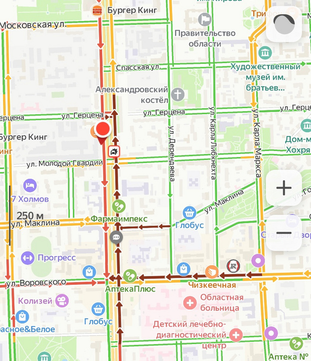 На Октябрьском проспекте из-за обрыва троллейбусных проводов перекрыли движение