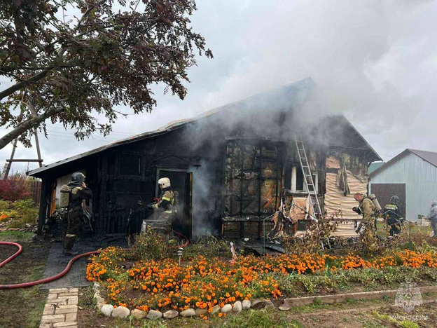 В Юрьянском районе сгорел дом. Хозяйку госпитализировали