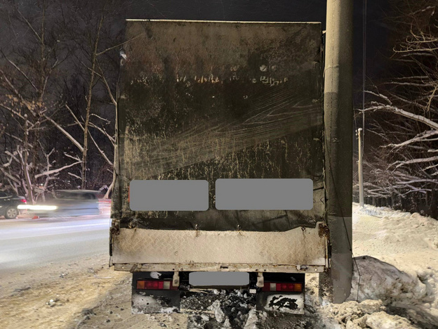 Три машины и столб: на Слободском тракте произошло серьёзное ДТП