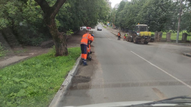 В Кирове восстановят повреждённые из-за непогоды тротуары и дороги