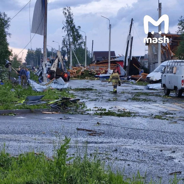 В Свердловской области торнадо разрушил 32 дома, 16 пострадавших
