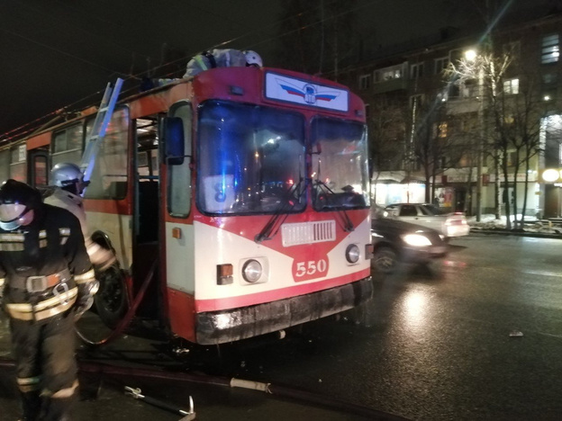 Известна причина пожара в троллейбусе на улице Воровского
