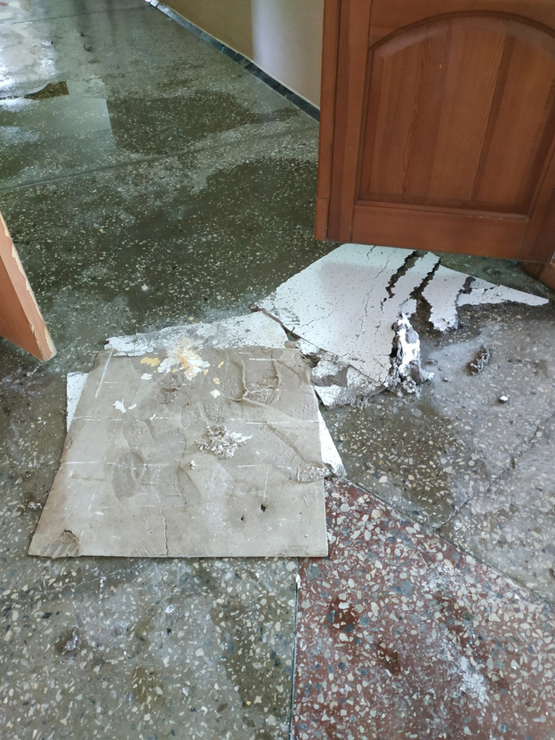«Потолок падает на головы учащихся»: в Кирове затопило школу искусств