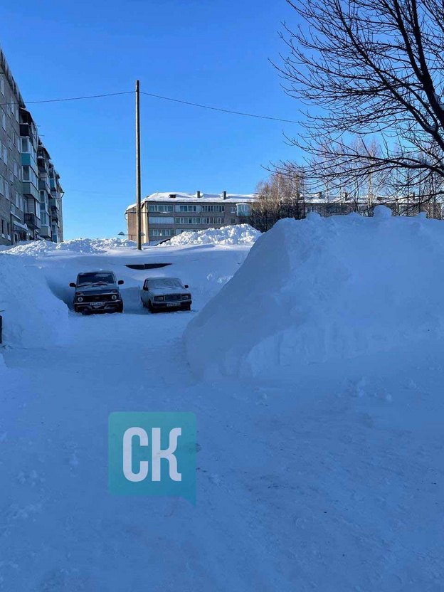 Знаменитые нолинские сугробы. Фоторепортаж из заснеженного города