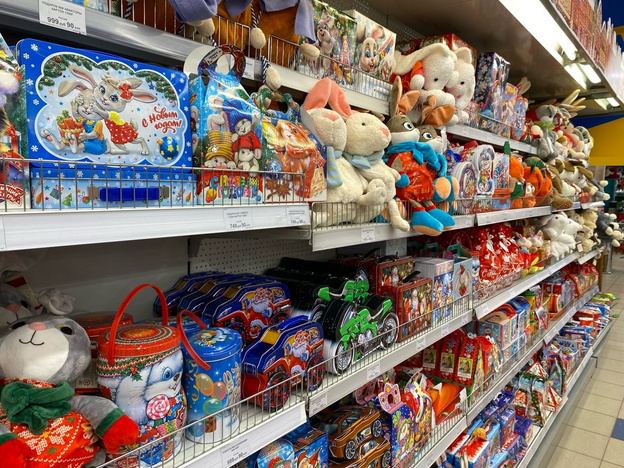 1 500 идей для праздника и сладкие подарки уже ждут кировчан в супермаркетах «Система Глобус»