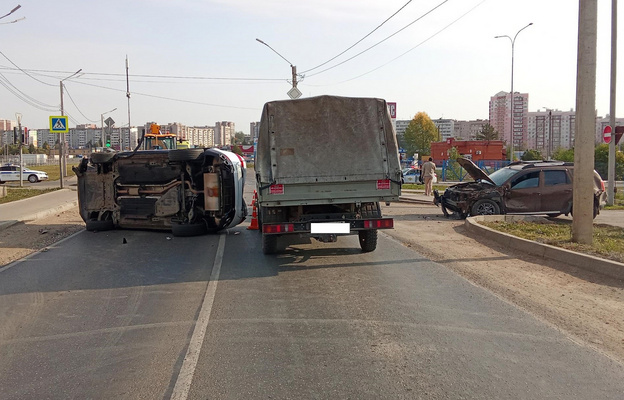 Массовое ДТП с трактором на Московской. Есть пострадавшие