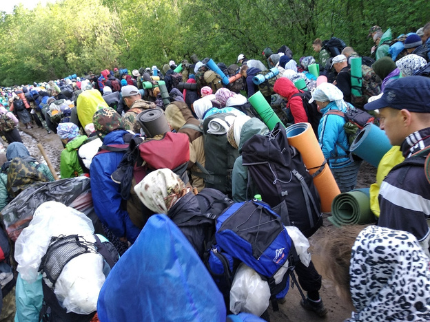 Шесть детей потерялись, 60 человек эвакуировали: паломники пришли в Великорецкое