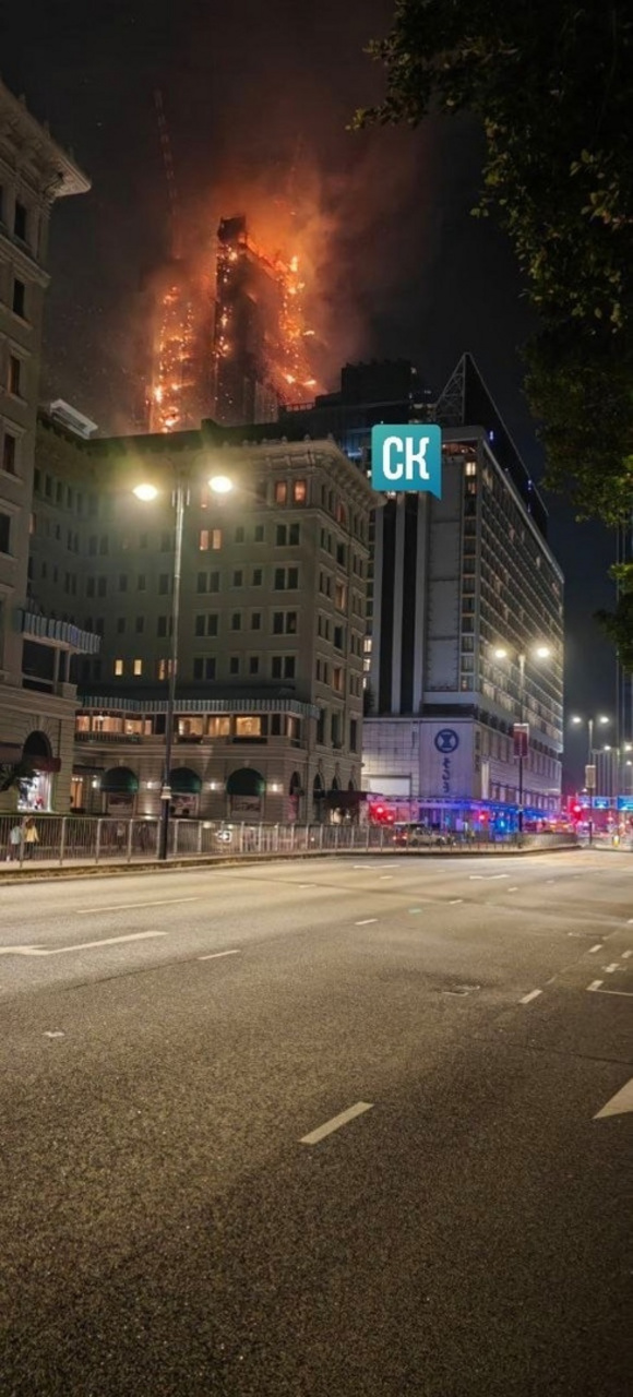 В распоряжении портала Свойкировский появились эксклюзивные кадры горящего небоскрёба в Гонконге