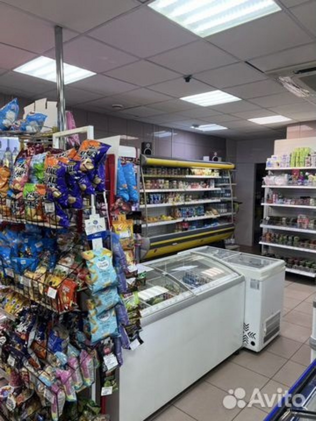 Рядом с Александровским садом продают один из популярных круглосуточных магазинов