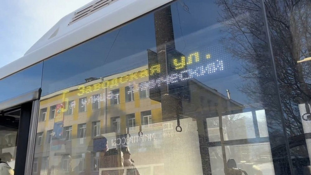На кировских автобусах меняют указатели маршрутов