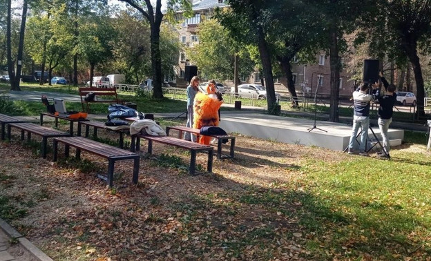 В сквере Дружбы обустроили сцену и спортплощадку