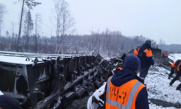 Из-за схода вагонов в Кировской области пассажирские поезда опаздывают на 10-15 часов