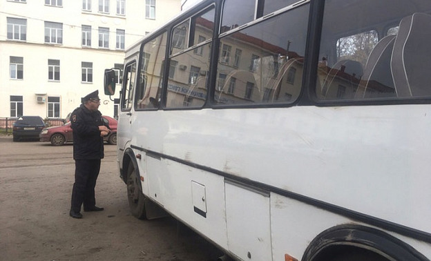 В Кирове определили четырёх перевозчиков с самыми чадящими автобусами