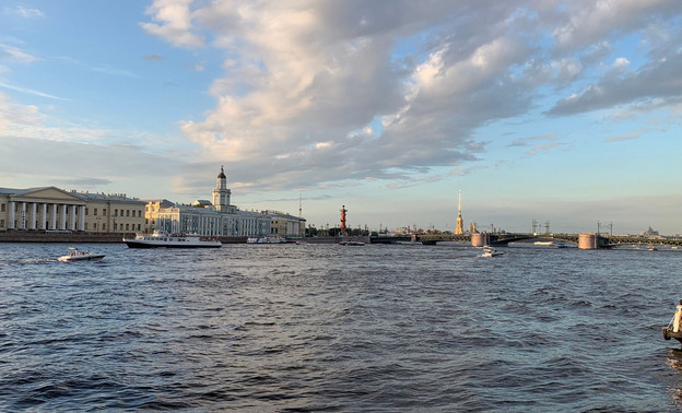 Редкое июльское наводнение в Петербурге: уровень воды близок к рекордному