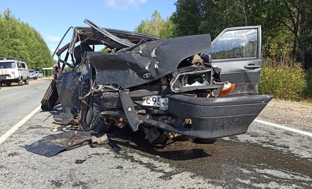 В Юрьянском районе в аварии погибла женщина. Ещё 7 человек получили травмы