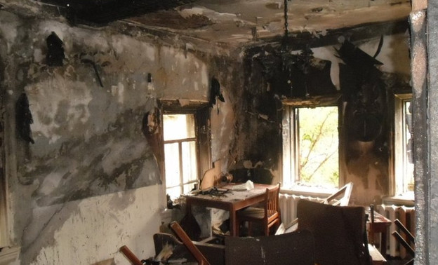В Кирове неизвестный спалил частный дом (ФОТО)
