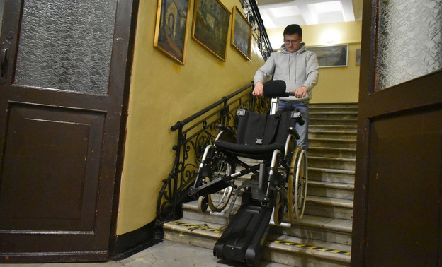 В Слободском краеведческом музее появился специальный подъёмник для инвалидных колясок