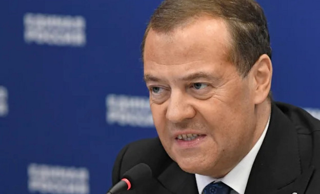 Дмитрий Медведев резко и нецензурно отреагировал на реакцию Франции после обстрелов Белгорода