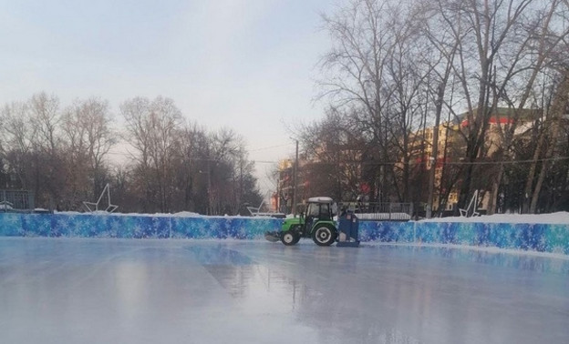 В Гагаринском парке снова открыли бесплатный каток