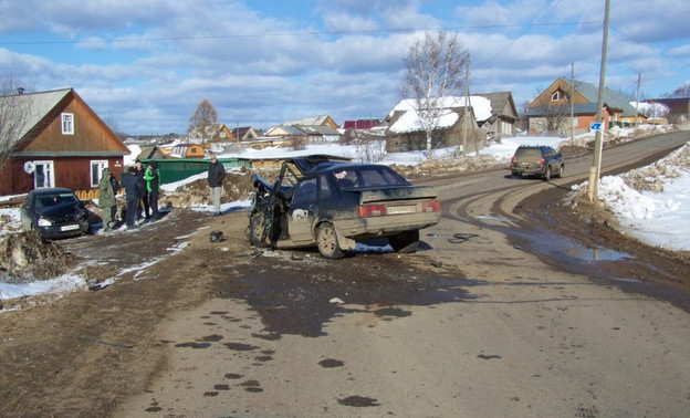 В Кировской области водитель «ВАЗа» устроил серьёзное ДТП