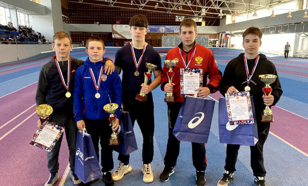 Юные спортсмены из Кирова завоевали пять медалей на соревнованиях в Челябинске